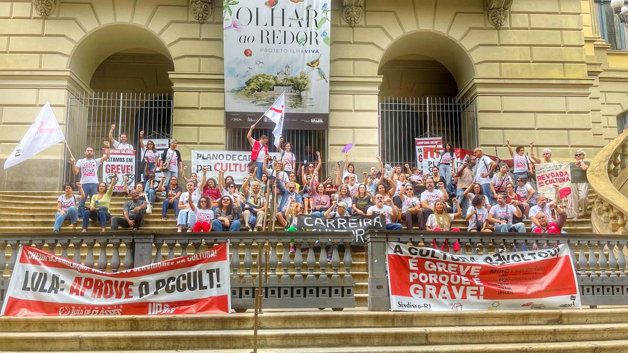 You are currently viewing Servidores da Cultura completam um mês em greve