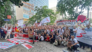 Read more about the article Grevistas da Cultura realizam ato no Capanema e entregam carta ao Presidente Lula